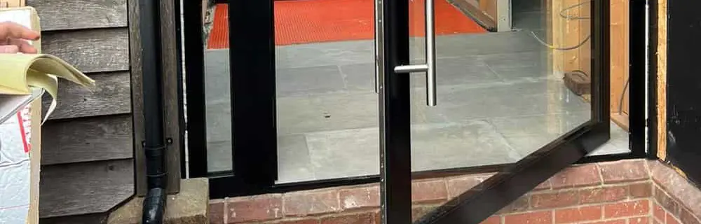 Pivot door description